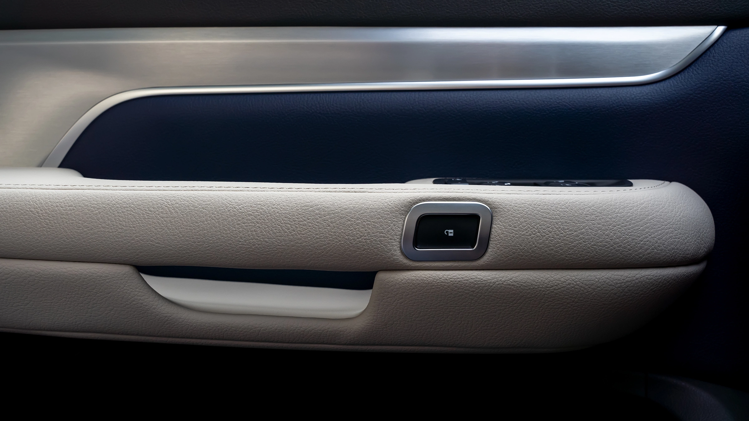 VF-9-Navy-White-Rear-Door-Open-A7304035