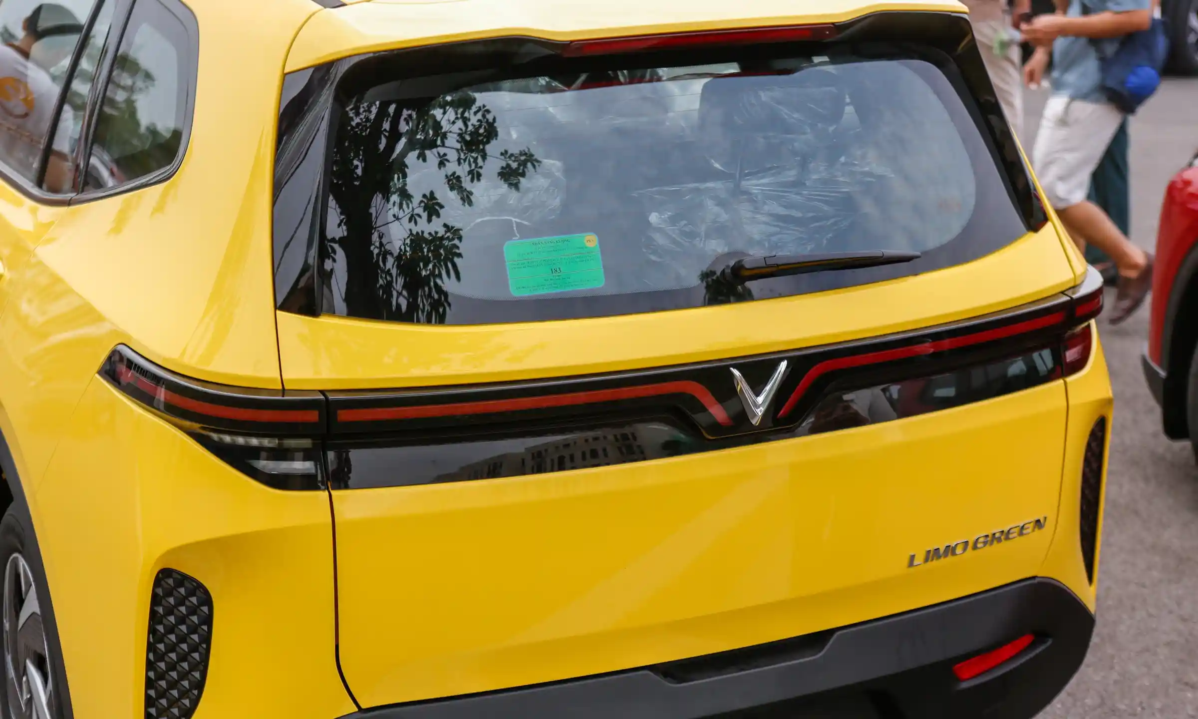 VinFast-Limo-Green-2025-VnE-0096-JPG-1754620463
